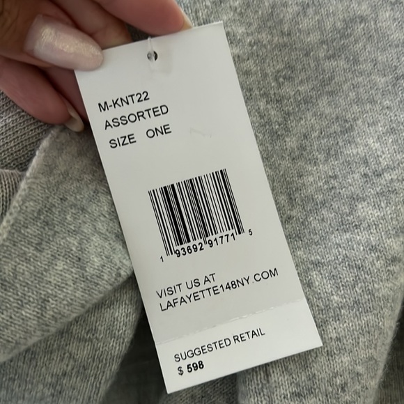 NWT! Lafayette 148 New York
Cashmere-Blend Double Knit Sleeveless Sweater - Picture 5 of 10